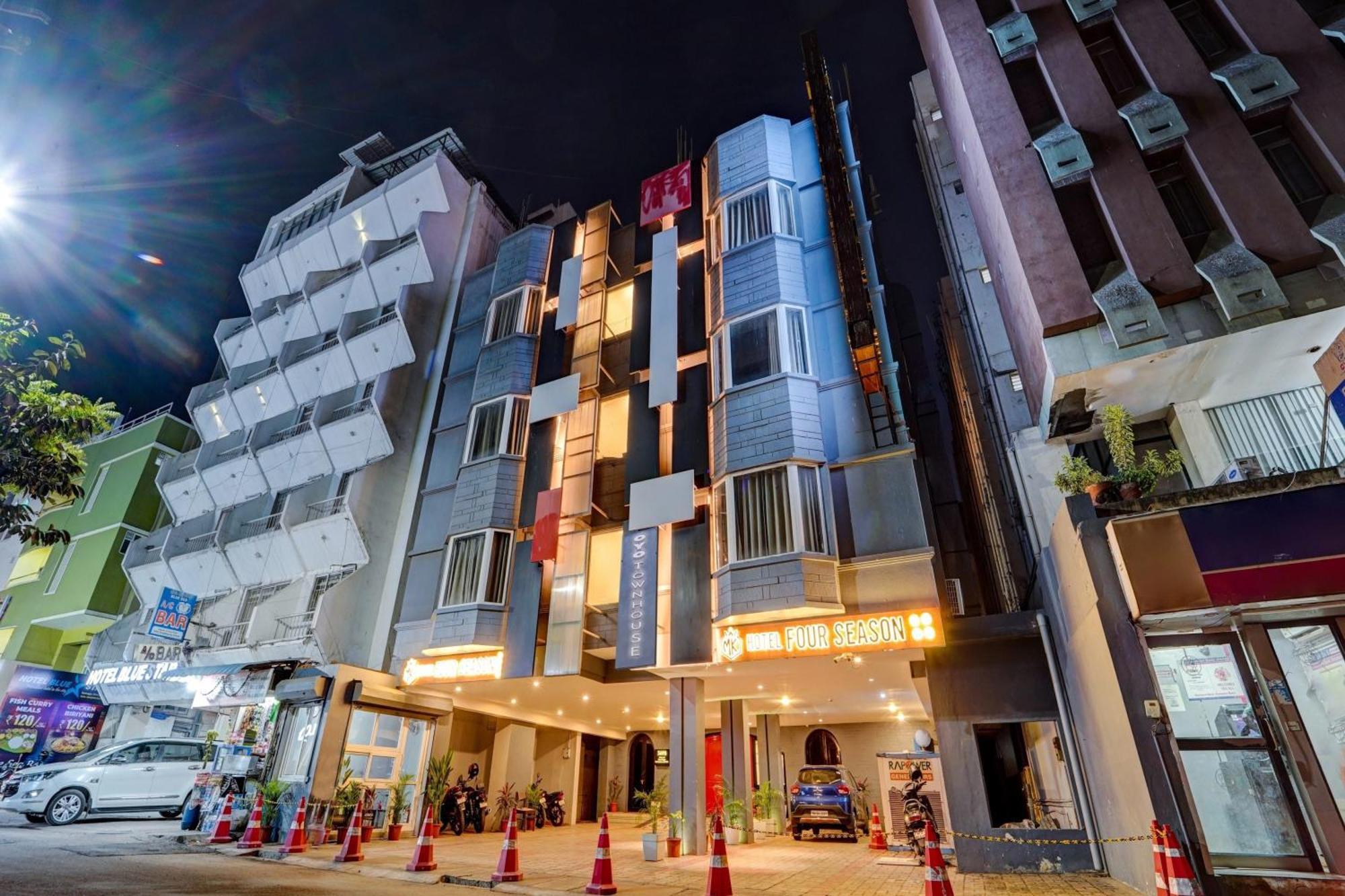 Super Townhouse Four Season Hotel Kojambuttúr Kültér fotó